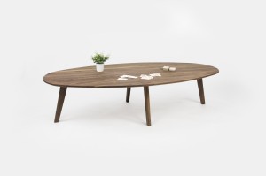Oval coffee table / walnut / I